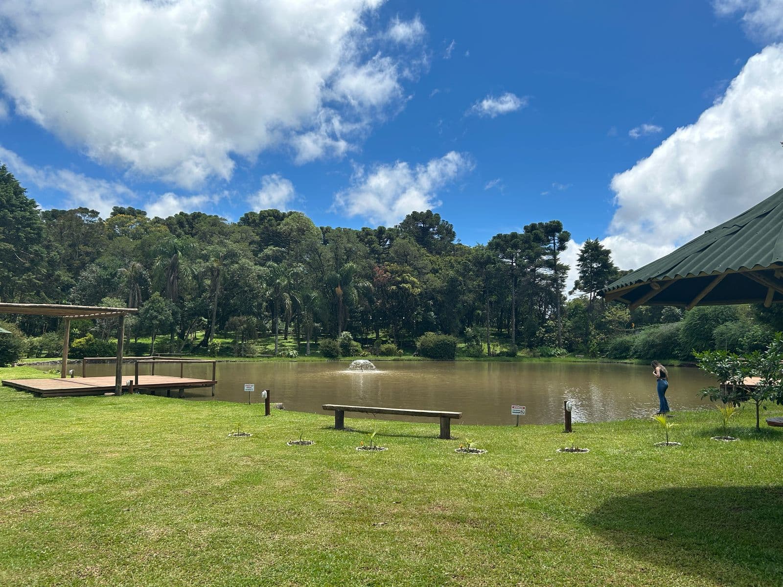 Lago para pesca esportiva